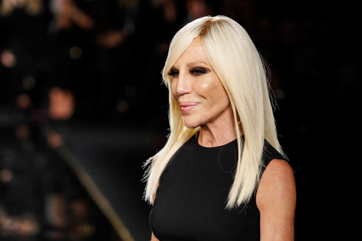 Mundur Dari Posisi Direktur Kreatif, Donatella Versace Kejutkan Dunia Mode!